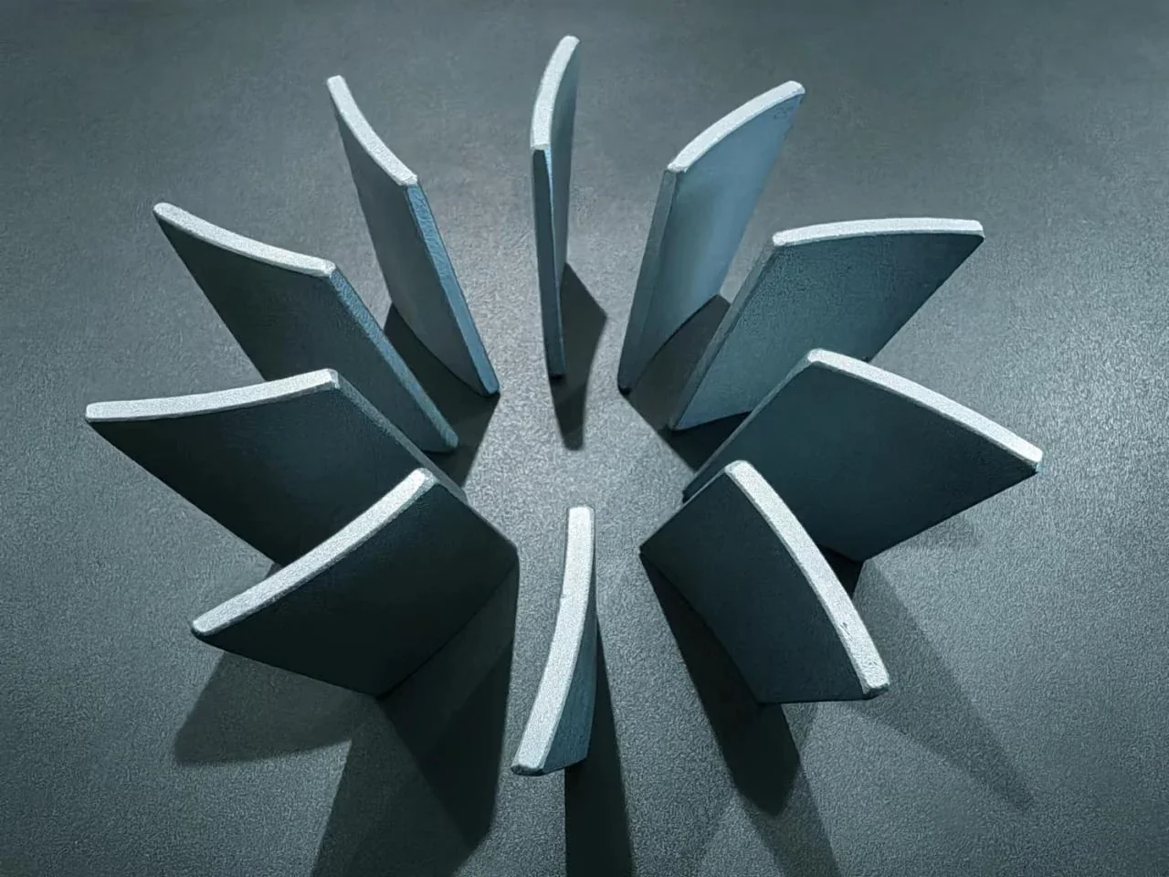 Arc-shaped samarium cobalt magnets arranged in a circle